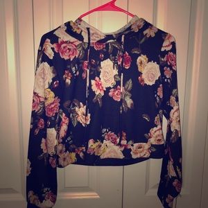 (NWT) FLORAL CROP TOP HOODIE